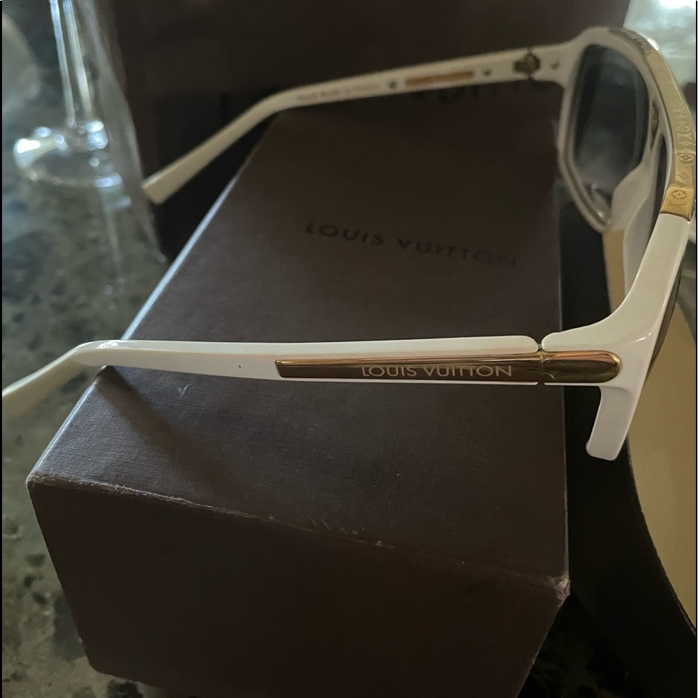 Louis Vuitton Rare z0351w White x Gold Millionaire